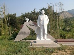 艺术碑雕|青山绿水间，傅作义将军纪念碑熠熠生辉
